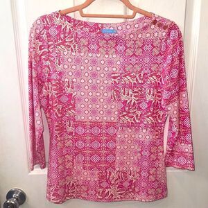J. McLaughlin pink and white jersey print top with pink button accents- sz small